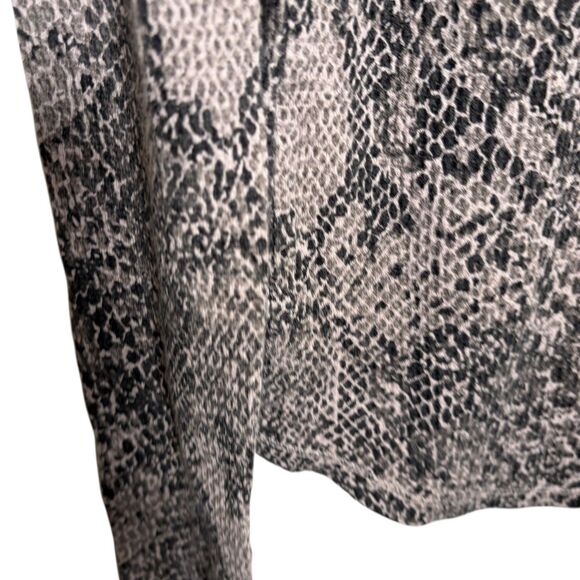 Lucky Brand T-Shirt Women's Medium Snake Print Long Sleeve V-Neck Printed Top - Picture 4 of 9